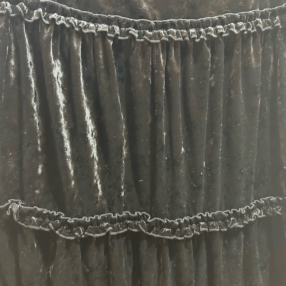 NEW DKNY Jeans black velvet ruffled skirt, size small. New with tag! - Picture 5 of 8